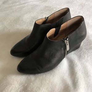 Adrienne Vittadini Black Wedge Heels